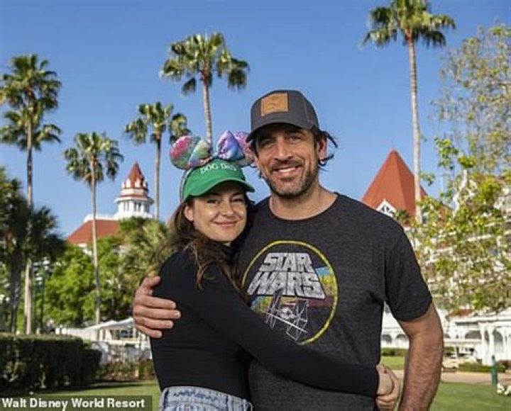 5 Things To Know About Aaron Rodgers Alleged Lover Hollywood Life