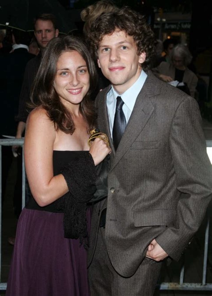 Anna Strout Bio, Family, Facts About Jesse Eisenbergs Wife