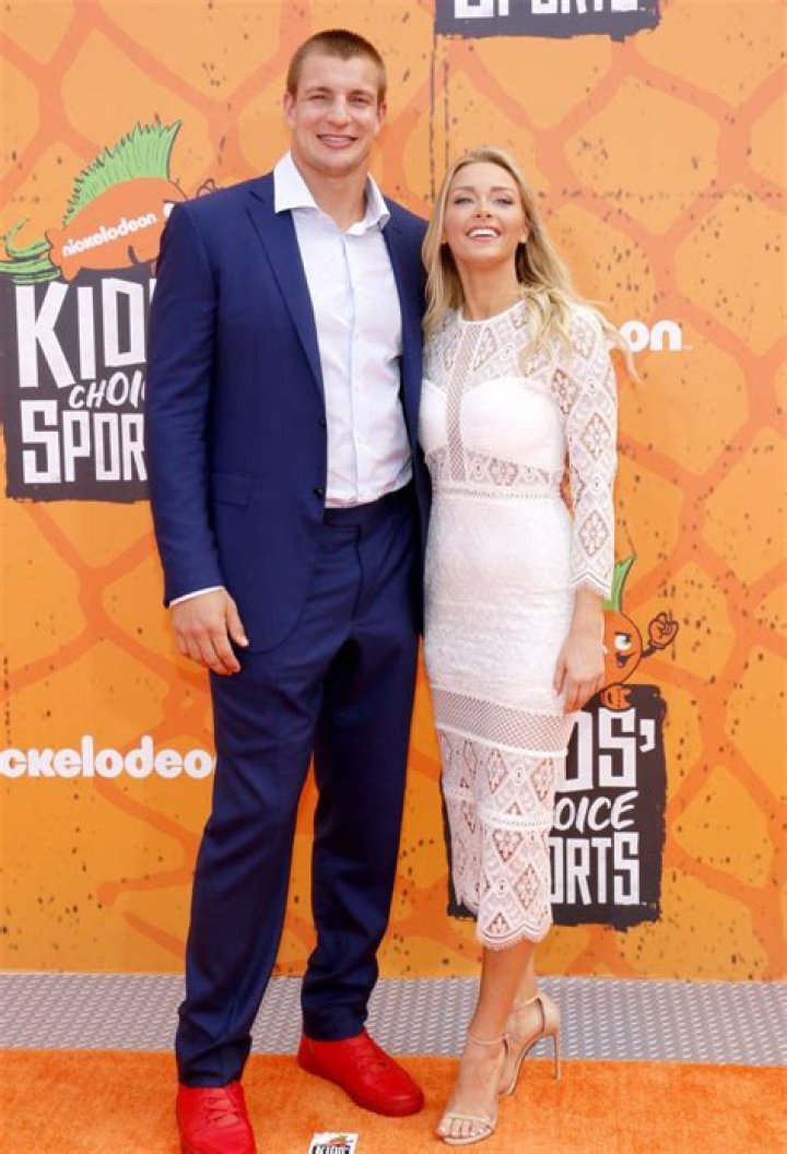 Camille Kostek Weight