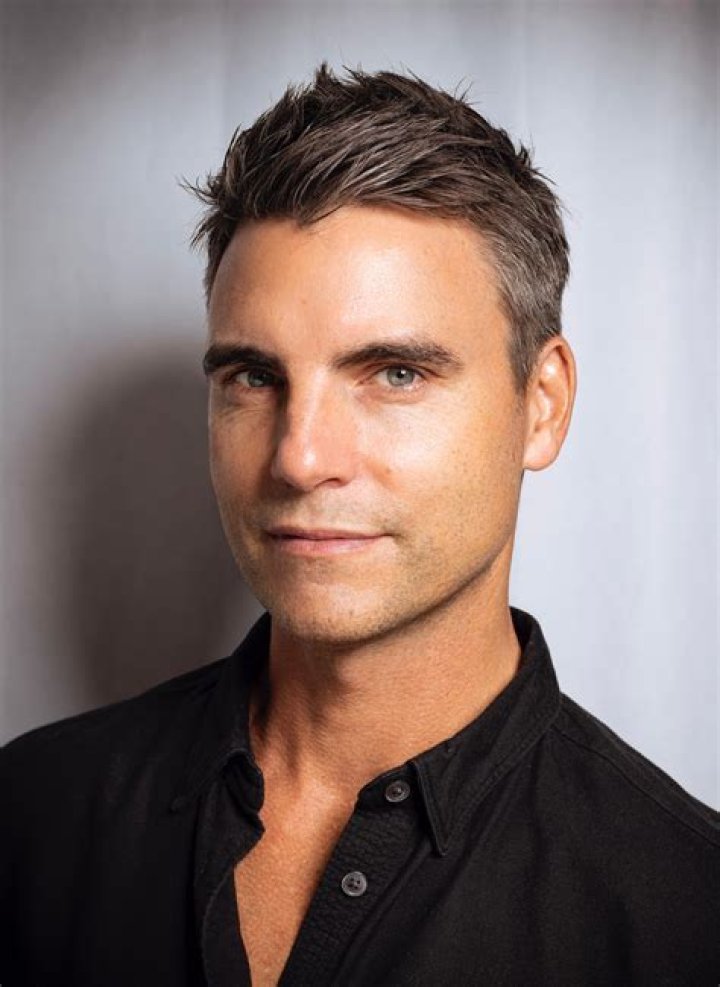 Colin Egglesfield ·