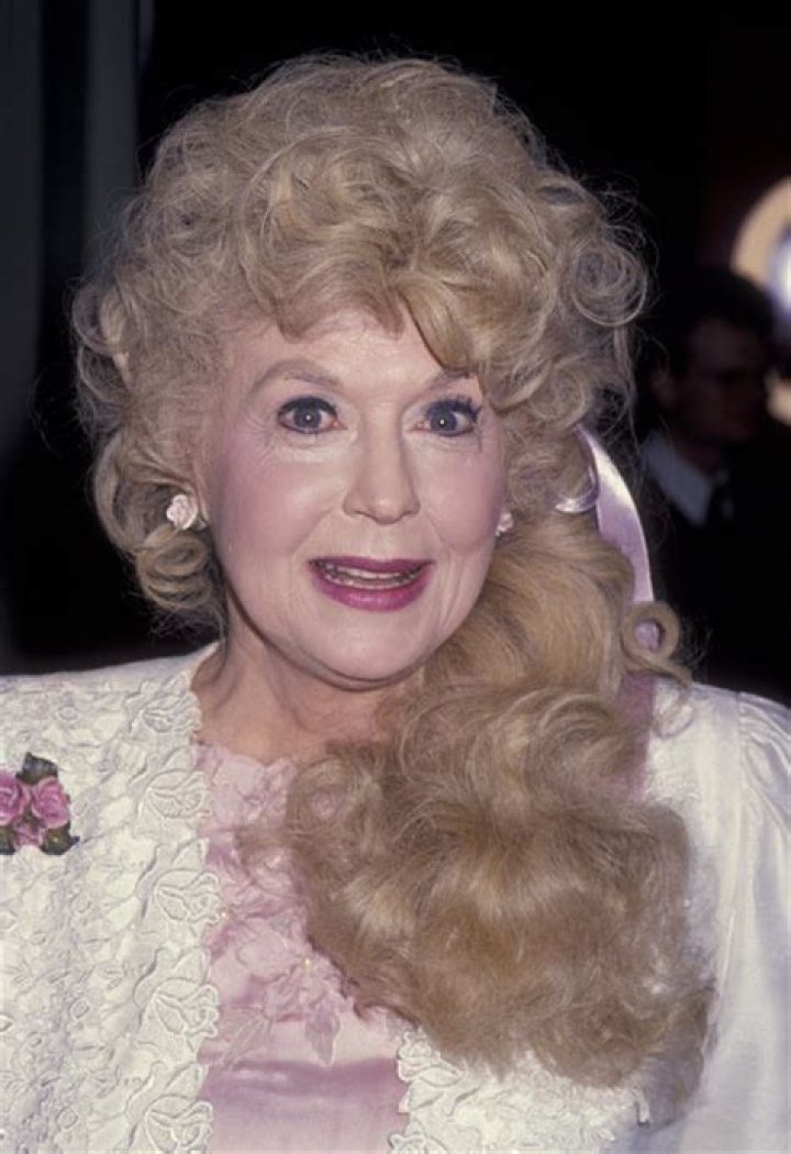 Donna Douglas- Age, Relationship, Son, Tribute, Cause of Death, Net Worth
