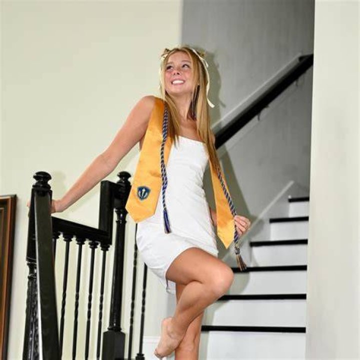 Hannah Kenerly (Dancer) - Age, Birthday, Bio, Facts, Family, Net Worth, Height & More