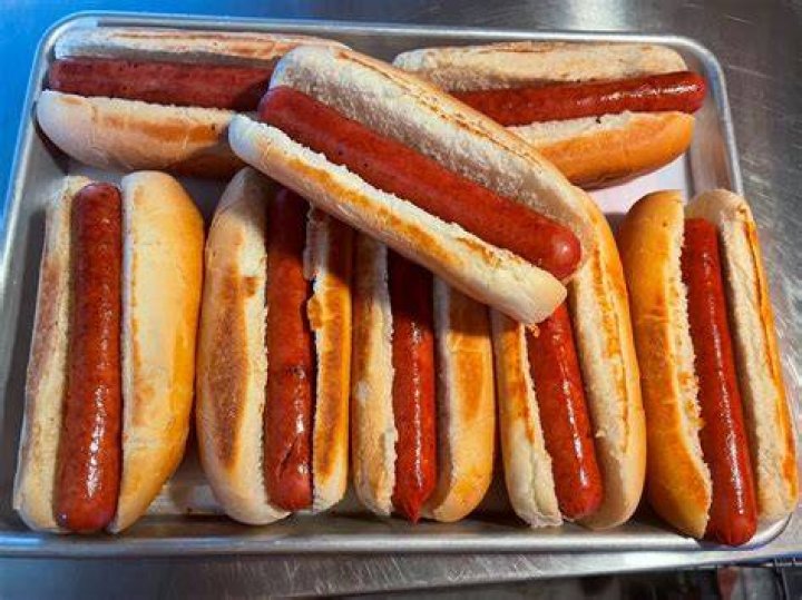 Hot Dogs or Legs? This Tumblr Will Make You Question Every Beach Photo in Your Instagram Feed