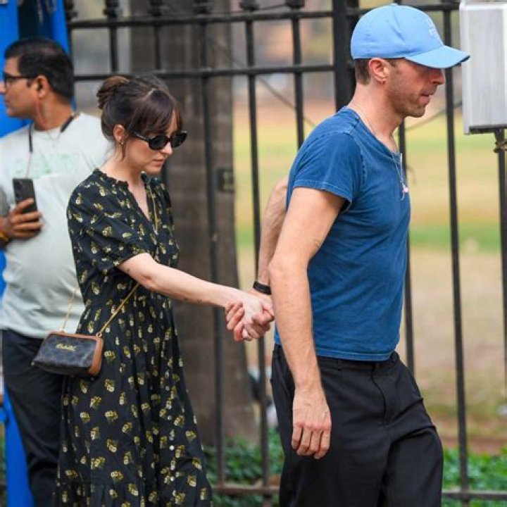 Is Dakota Johnson Pregnant With Chris Martins Baby? Truth Hollywood Life ·
