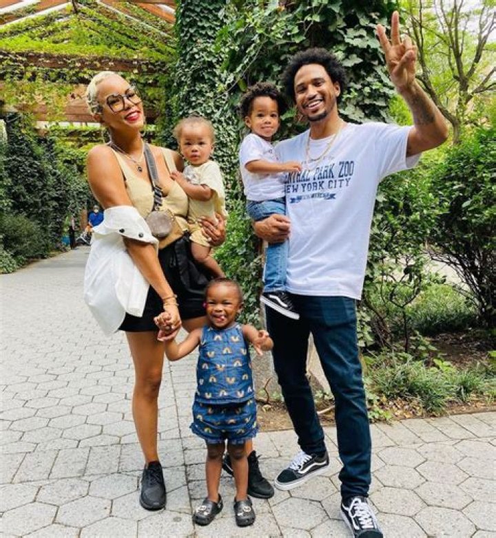 Is Trey Songz gay, does he have a girlfriend?His height, age, wealth, brother