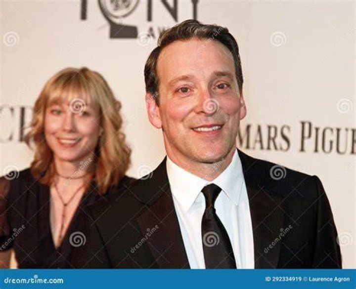 Jeremy Shamos Movies and TV Shows, Height, Family, Siblings, Instagram
