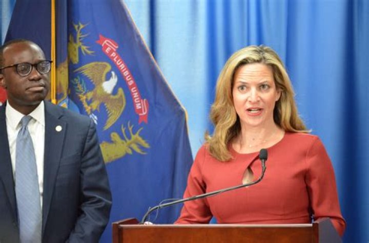 Jocelyn Benson Age, Biography, Husband and Family Facts – Net Worth and Salary of Secretary of State of Michigan |