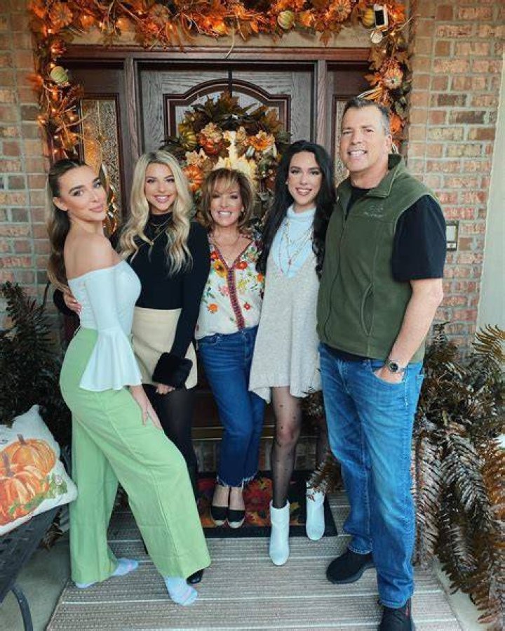 Kendall Vertes - Age, Bio, Birthday, Family, Net Worth |