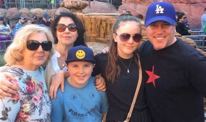 Lochlyn Munro – Biography, Wife, Brother, Family, Height, Net Worth