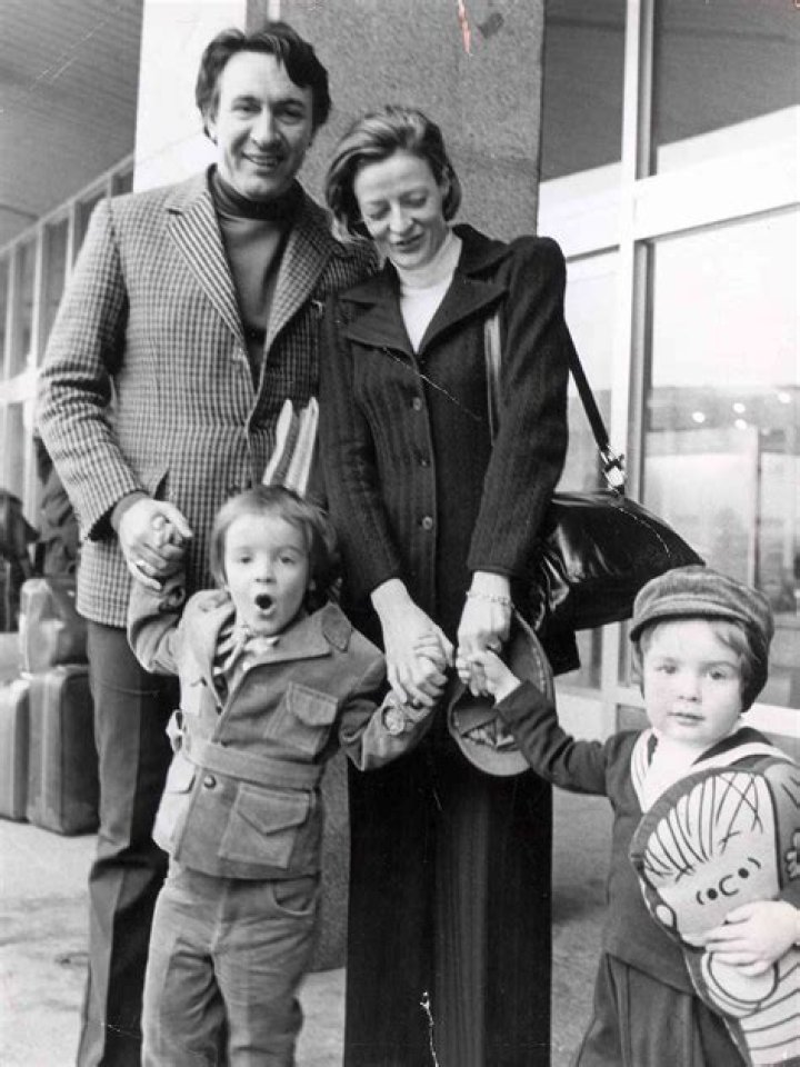 Maggie Smith Grandchildren Meet Daisy Grace Stephens Eli