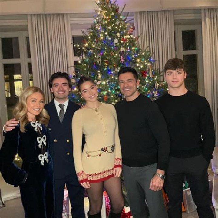 Mark Consuelos' Salary On Kelly And Ryan
