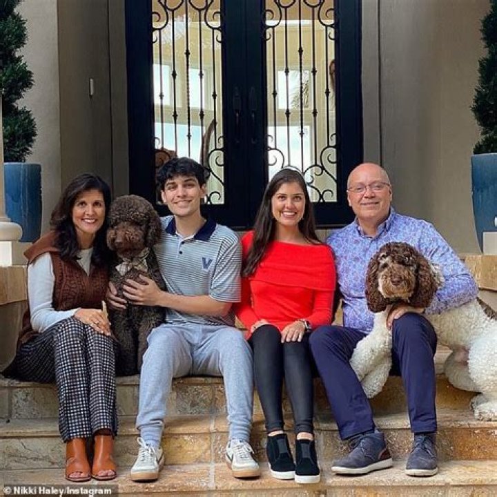 Meet Zoe Francois Husband Graham Francois – What Does He Does For Living? Net Worth |