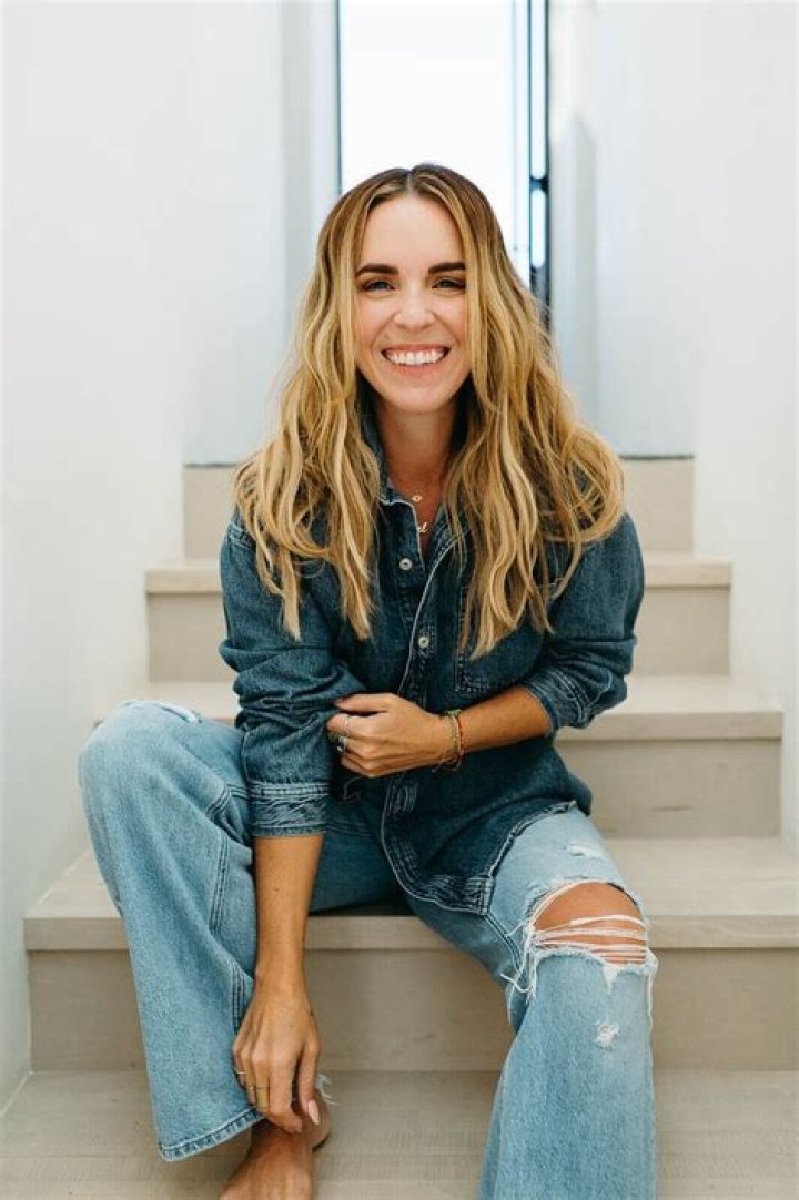 Rachel Hollis |