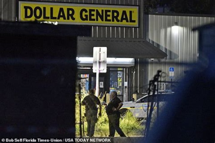 Ryan Palmeter seen on video entering Jacksonville Dollar General to start mass shooting that killed