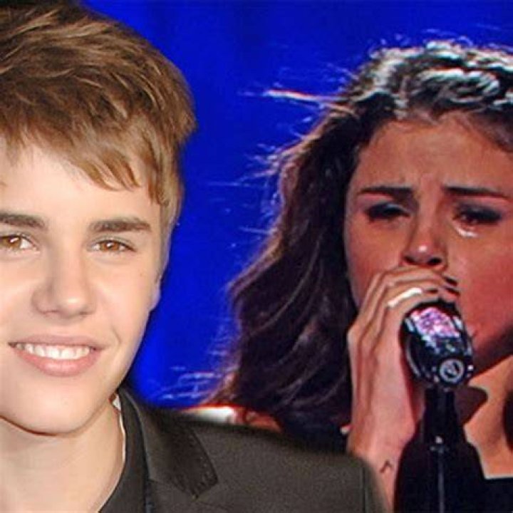 Selena Gomez Crying On Stage About Justin Bieber?