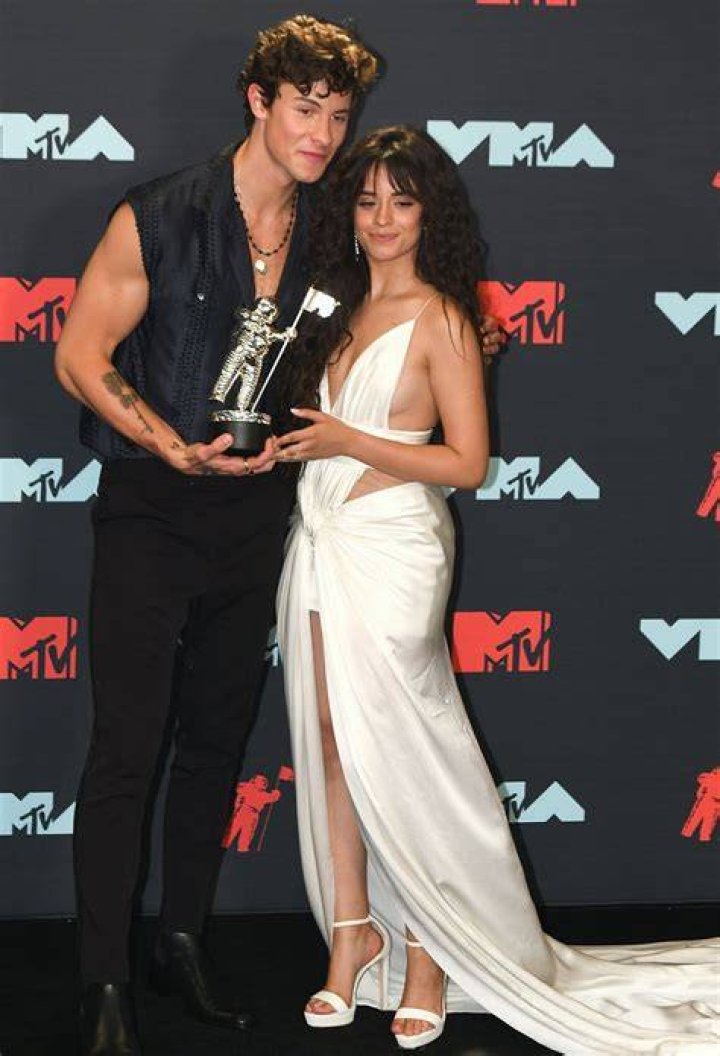 Shawn Mendes Height, Weight, Age, Girlfriend, Biography, Affairs, Facts
