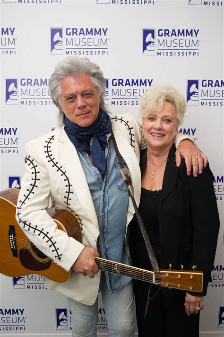 Uncovering Connie Smith's Age When She Married Marty Stuart