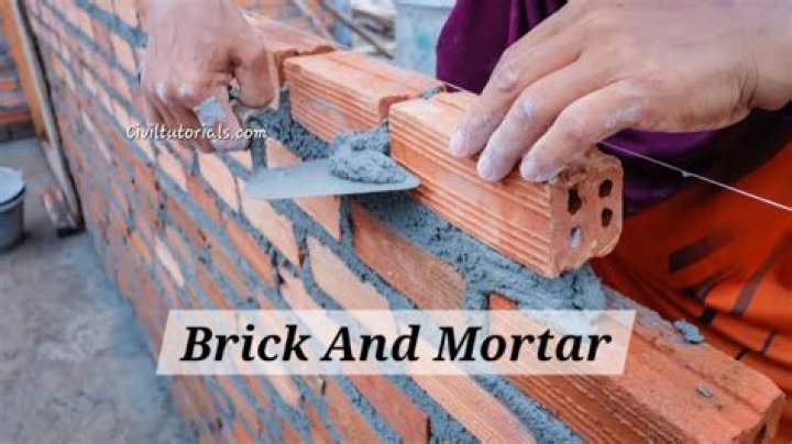 Which Brick-and-Mortar Bank Is Better?