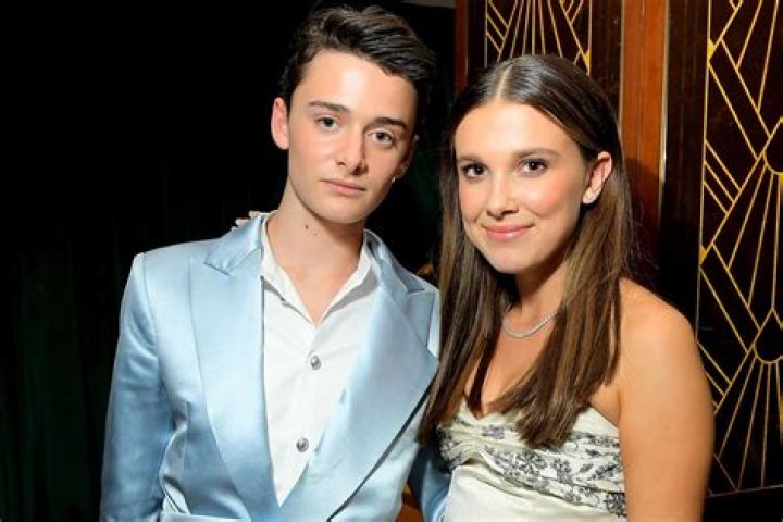 Who Is Noah Schnapp Dating? Who Is Noah Schnapp Girlfriend? ·