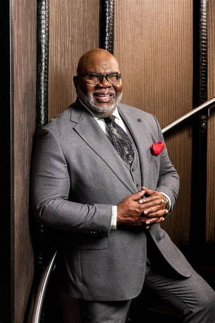 Who Is T D Jakes Son Thomas