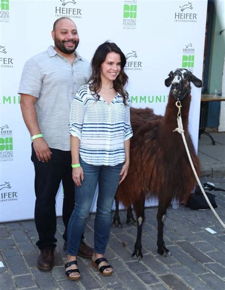ZBlogN | Colton Dunn | Wife Jessica Stier? Kids Family And Net Worth